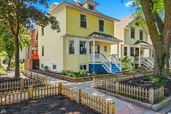 3757 N Bosworth AVE, Chicago, IL 60613