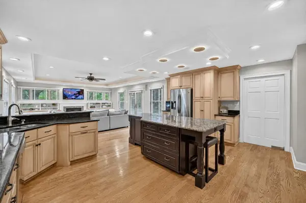114 Wakefield LN, Geneva, IL 60134