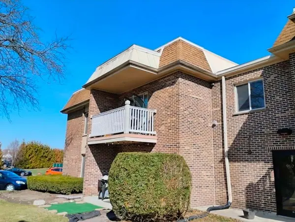 910 W Alleghany DR #2B, Arlington Heights, IL 60004