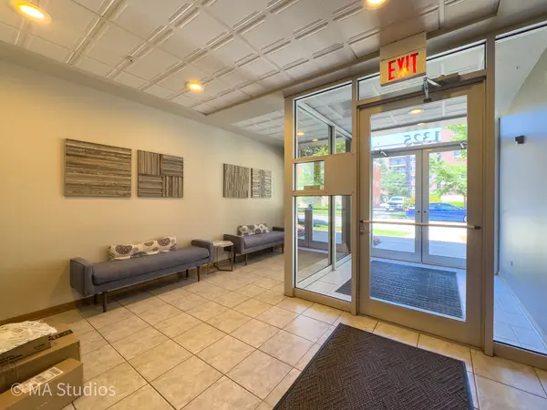 1325 PERRY ST #402, Des Plaines, IL 60016