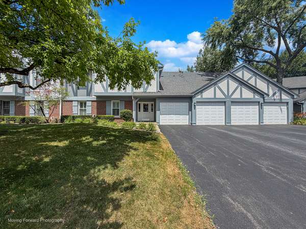 16 W Fern CT #204, Palatine, IL 60067