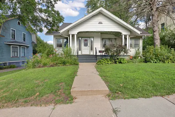 1927 Tremont AVE, Davenport, IA 52803