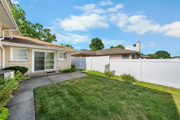 8130 W Monroe ST, Niles, IL 60714