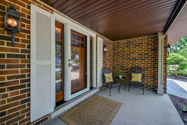 7189 Springside AVE, Downers Grove, IL 60516