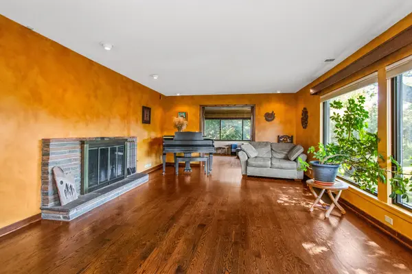 4529 W Columbia AVE, Lincolnwood, IL 60712