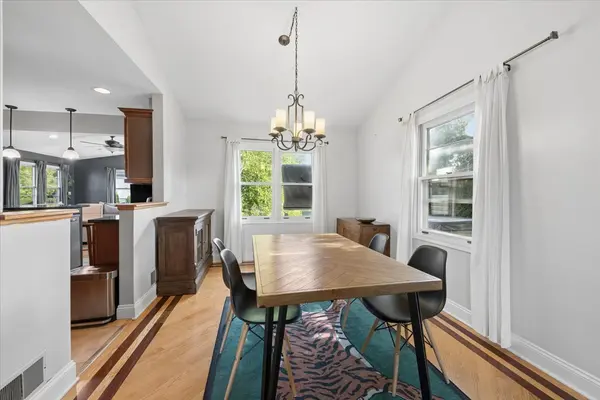 725 Buffalo CIR, Carol Stream, IL 60188
