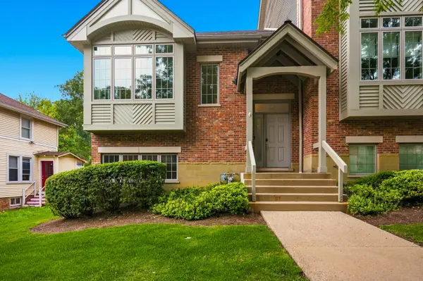 60 E Hattendorf AVE, Roselle, IL 60172