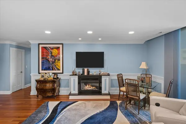 1350 N Western AVE #111, Lake Forest, IL 60045