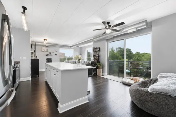 1100 W Montrose AVE #502, Chicago, IL 60613