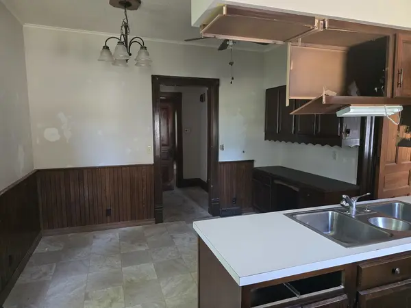 24560 Valley DR, Pleasant Valley, IA 52767