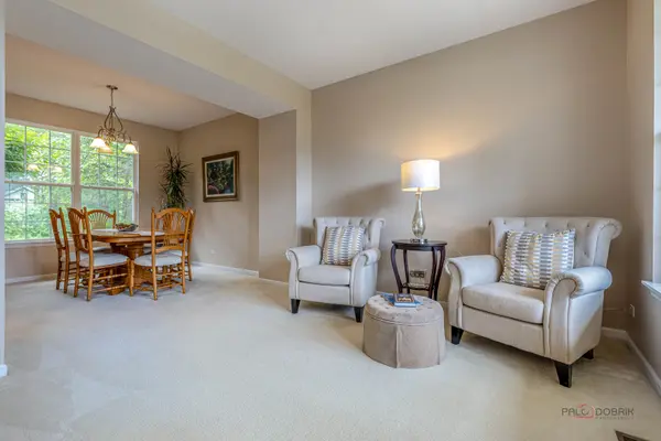 220 Meadowlark CIR, Lindenhurst, IL 60046
