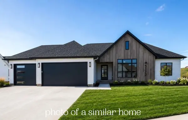 13 Viola DR, Leclaire, IA 52753