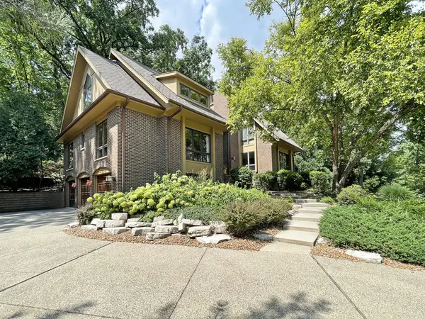 101 Oak Ridge DR W, Burr Ridge, IL 60527