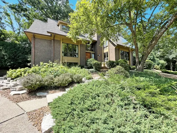 101 Oak Ridge DR W, Burr Ridge, IL 60527