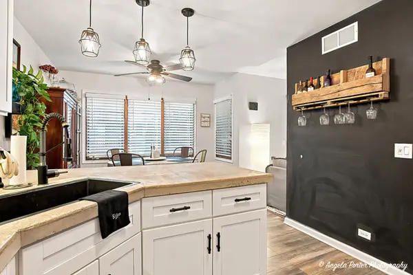 526 Silver Aspen CIR, Crystal Lake, IL 60014