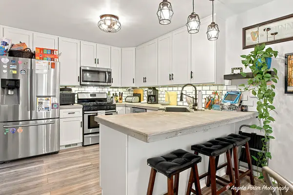 526 Silver Aspen CIR, Crystal Lake, IL 60014
