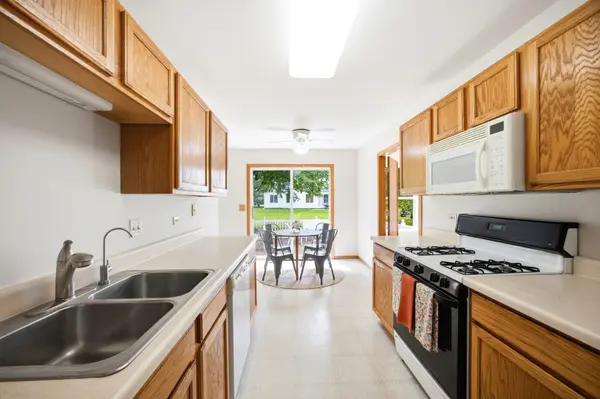 605 Tanglewood TRL, Mchenry, IL 60050