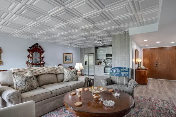 1301 N Western AVE #235, Lake Forest, IL 60045