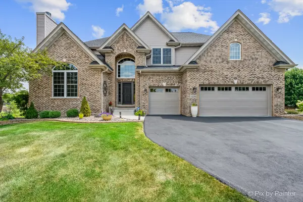 5226 Greenshire CIR, Lake In The Hills, IL 60156