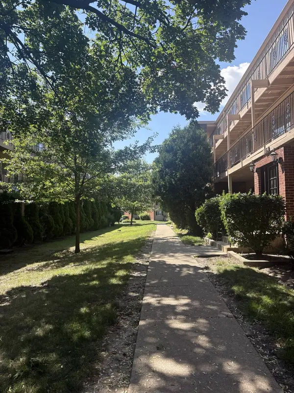 2404 Algonquin RD #5, Rolling Meadows, IL 60008