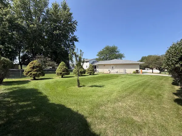 802 S Canterbury DR, Freeport, IL 61032