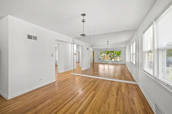 9522 Lawler AVE, Skokie, IL 60077