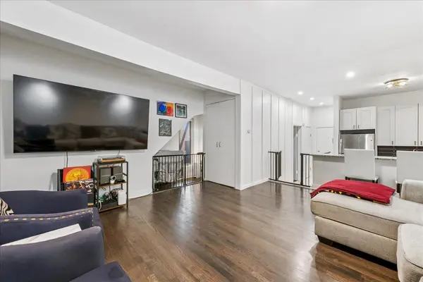 1009 W Wolfram ST #1E, Chicago, IL 60657