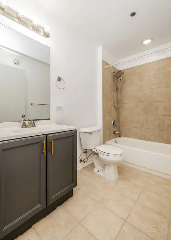 1122 W Catalpa AVE #616, Chicago, IL 60640