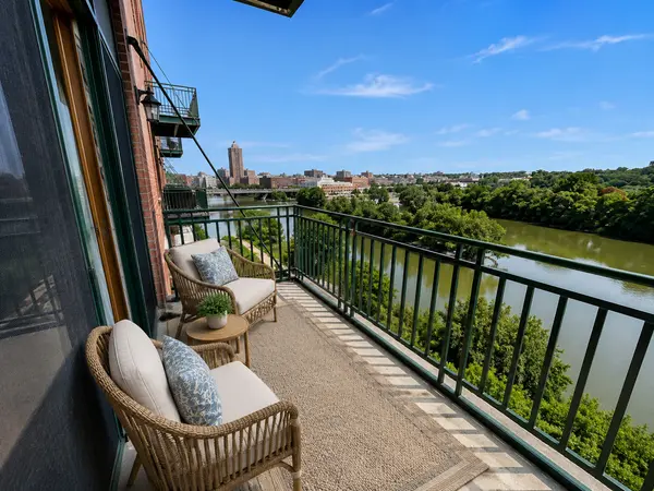 160 S River ST #305, Aurora, IL 60506