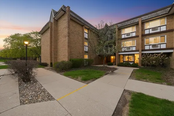 300 Claymoor RD #2E, Hinsdale, IL 60521