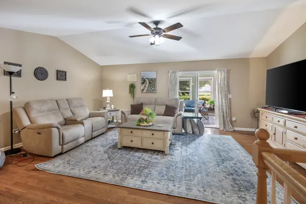 823 Karen DR #823, Hampshire, IL 60140
