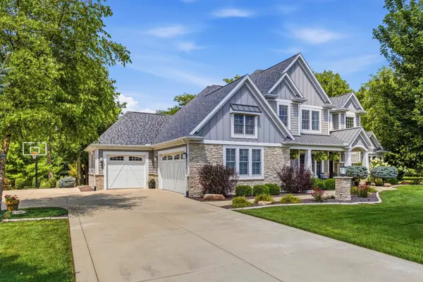 1502 Riverwood PT, Mahomet, IL 61853