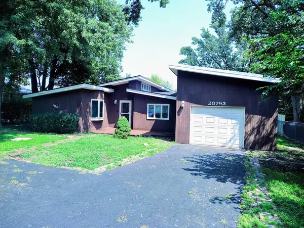 20793 N Florence AVE, Prairie View, IL 60069