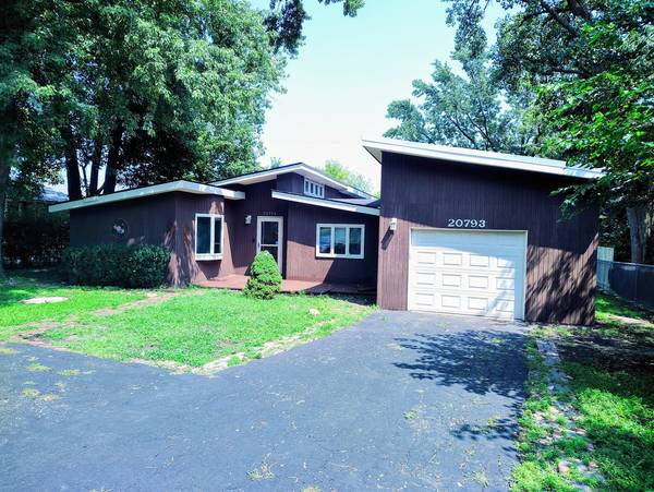 20793 N Florence AVE, Prairie View, IL 60069