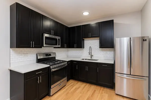 7944 S Ellis AVE #1, Chicago, IL 60619