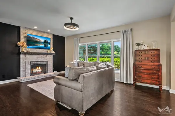 39W700 Green PL, Geneva, IL 60134