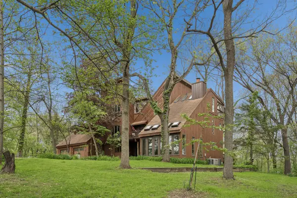 644 Schroeder RD, Coal Valley, IL 61240