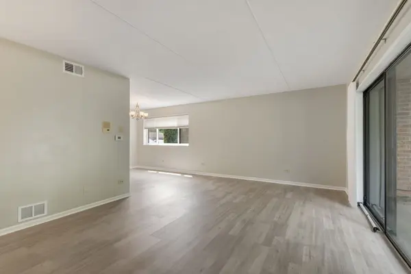9837 Treetop DR #1W, Orland Park, IL 60462