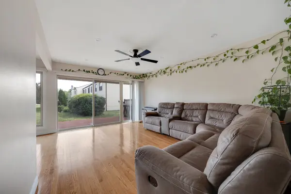369 Cedar Tree CT, Hoffman Estates, IL 60169