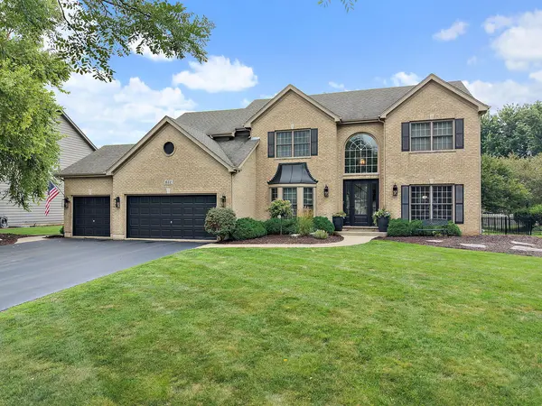 651 Clover DR, Algonquin, IL 60102