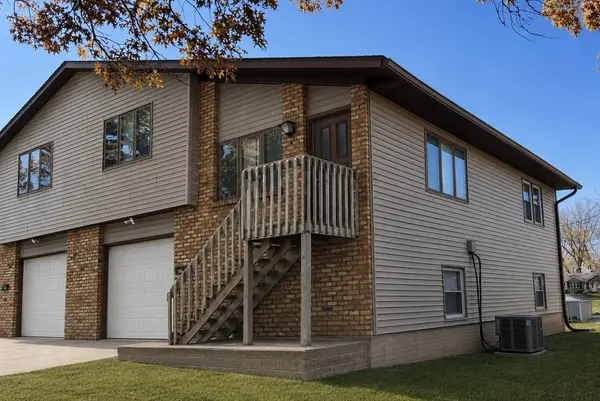 506 17th ST, Silvis, IL 61282