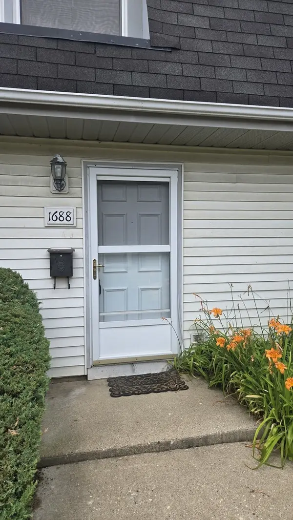 1688 Queensbury CIR #0, Hoffman Estates, IL 60169