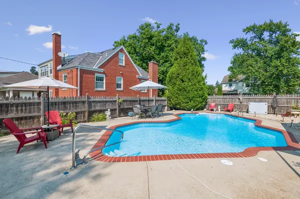 1432 Robinhood LN, La Grange Park, IL 60526