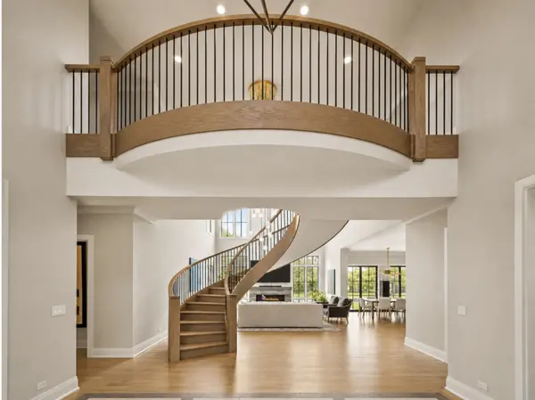 1594 Portage RUN, Glenview, IL 60026