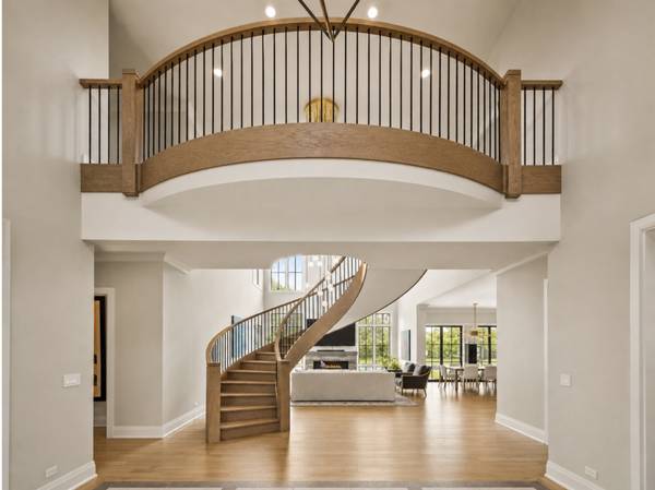 1594 Portage RUN, Glenview, IL 60026