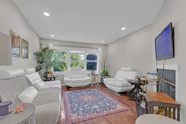 1916 Cheltenham PL, Schaumburg, IL 60194