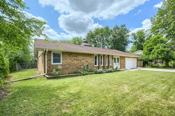 1701 Lynwood LN, Crest Hill, IL 60403