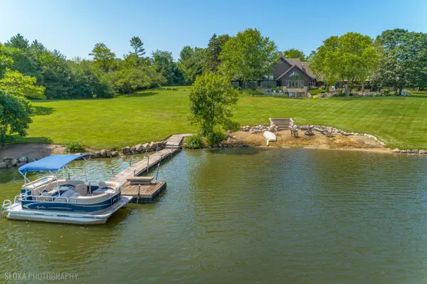 82 Hawley Woods RD, Barrington Hills, IL 60010