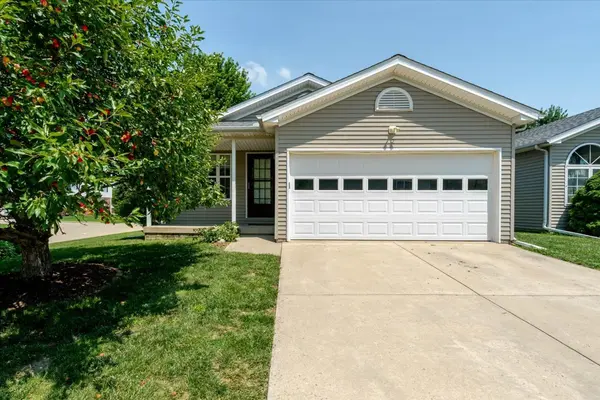 2 Harrison CT, Bloomington, IL 61704