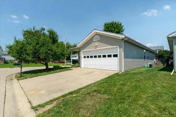 2 Harrison CT, Bloomington, IL 61704